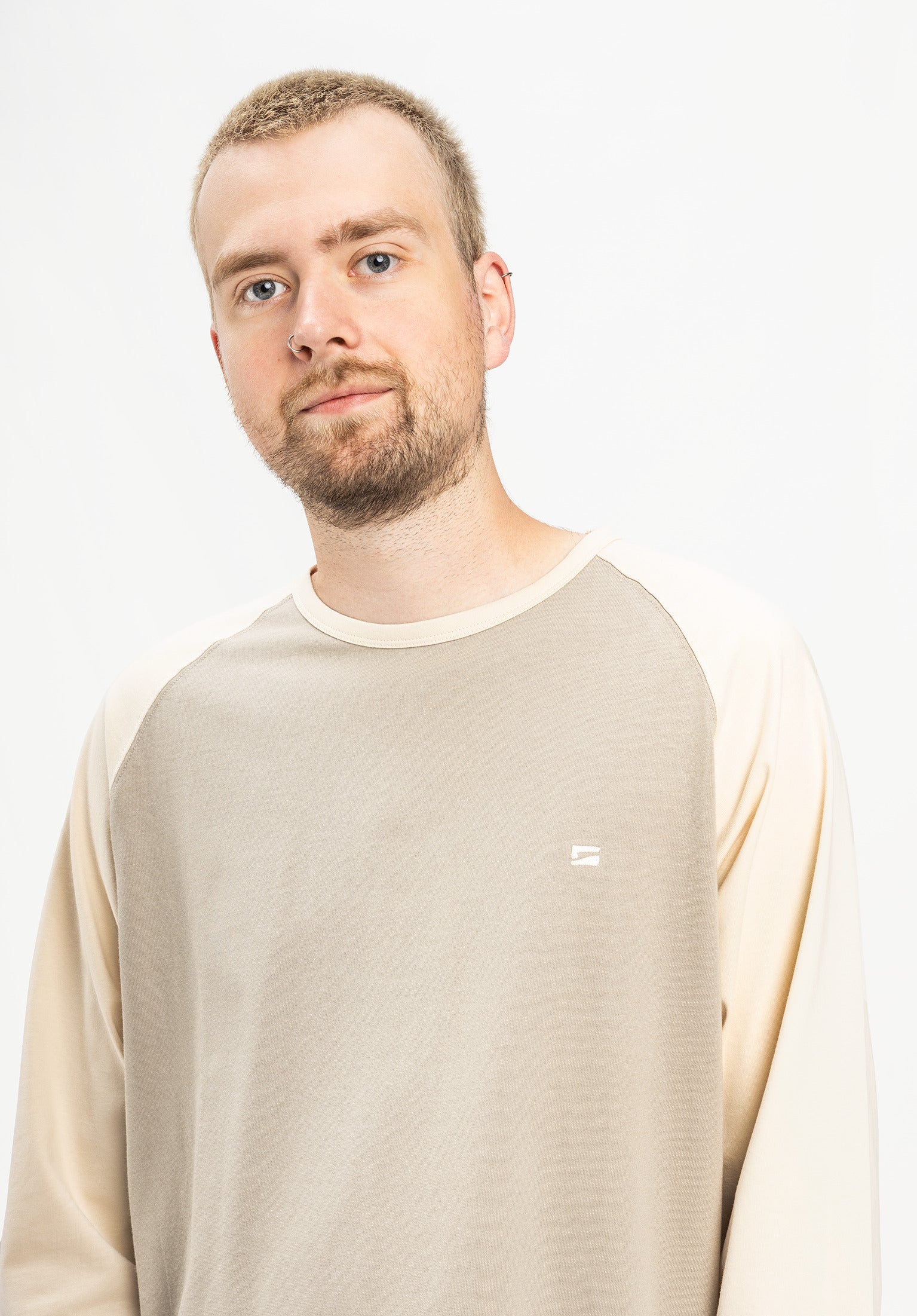 Auris - Image 2