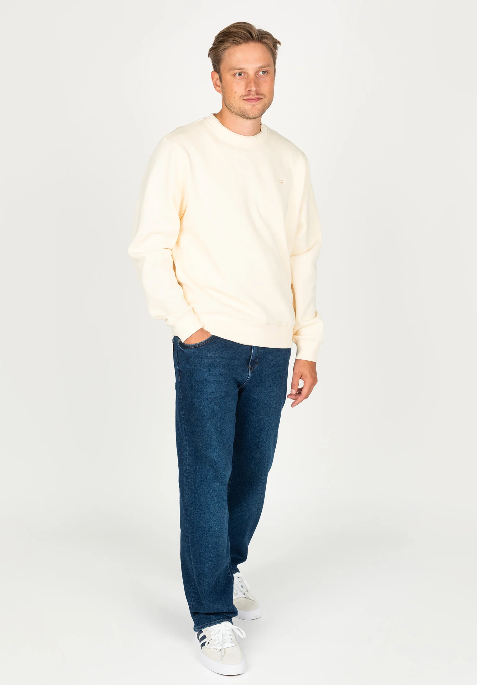 Easy Crew - Image 4